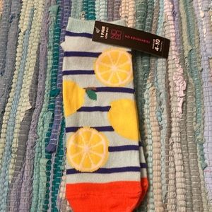 NWT low cut women’s socks with pretty lemons!